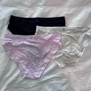 BNWOT lululemon under ease bikini mid rise BRAND NEW
